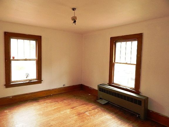 5th image of 208 Sprague Ave