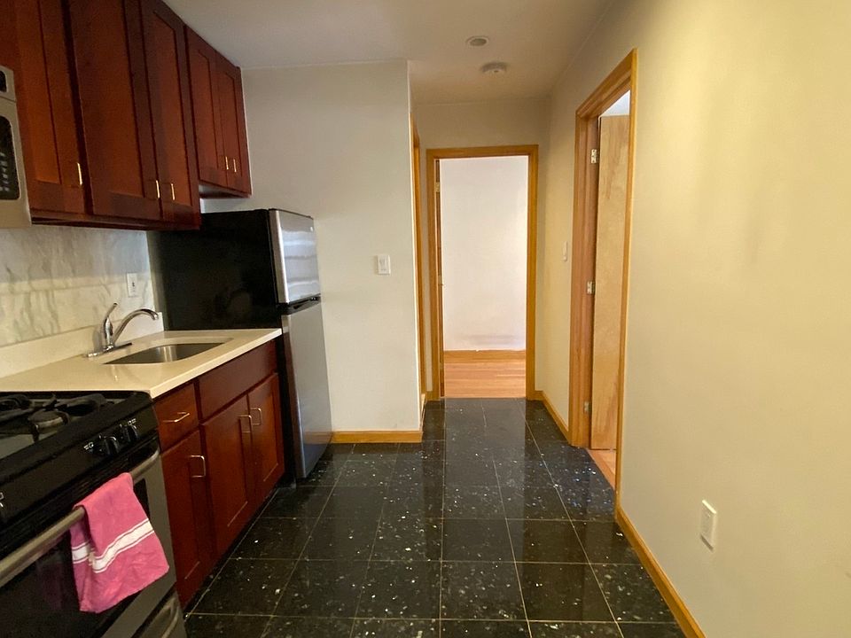 1st image of 206 Grand St #16