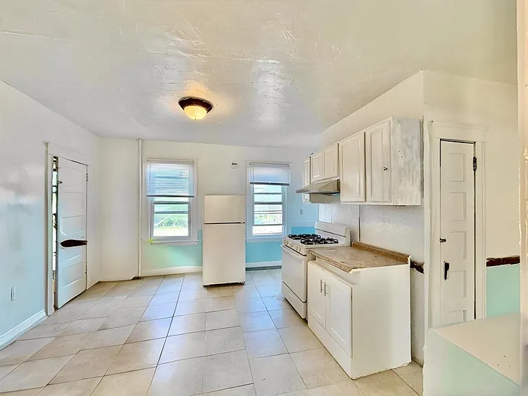 2 Shirley St #2 — Photo 17