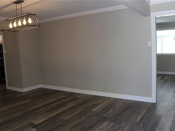 4th image of 4002 Mockingbird Ln