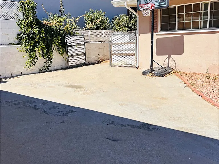 38650 Yucca Tree St — Photo 17