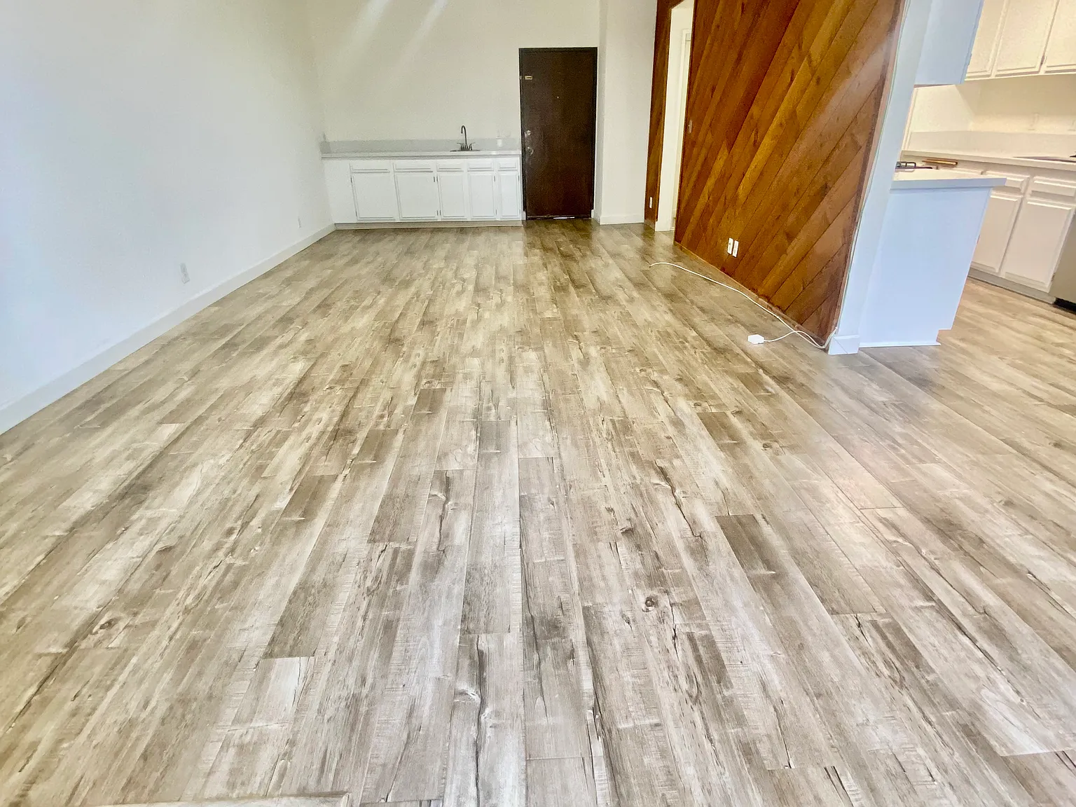 1 bed, 850 sqft, $2,300 — Photo 4