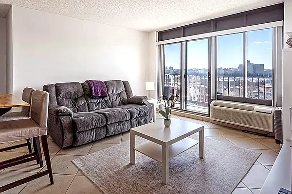 Sold by Daniel Gale Sotheby's International Realty | media 17