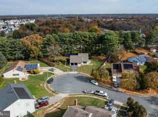 4 Peoria Ct, Sicklerville, NJ 08081