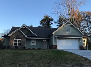 124 Culver Rd, Oak Ridge, TN 37830