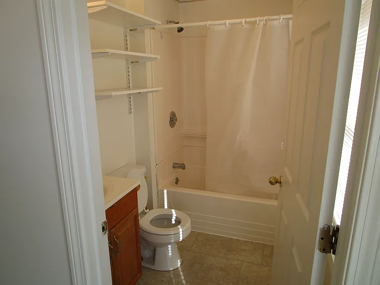 6 Auburn St #8A — Photo 4