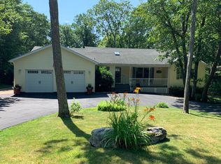 121 Highland Ln, Hawley, PA 18428