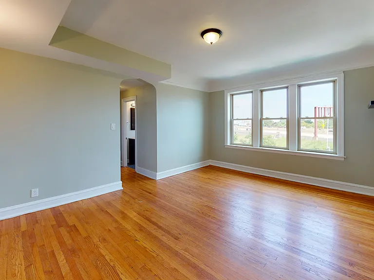 3057 N Troy St #3 — Photo 11