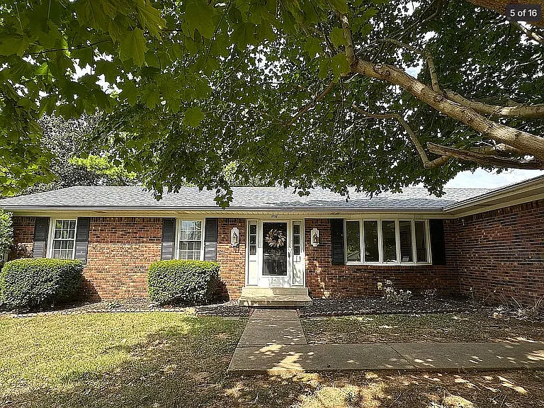 1721 Erin Way — Photo 4