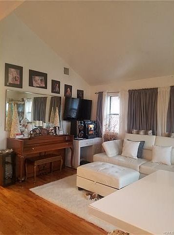 2nd image of 2208 De Reimer Ave