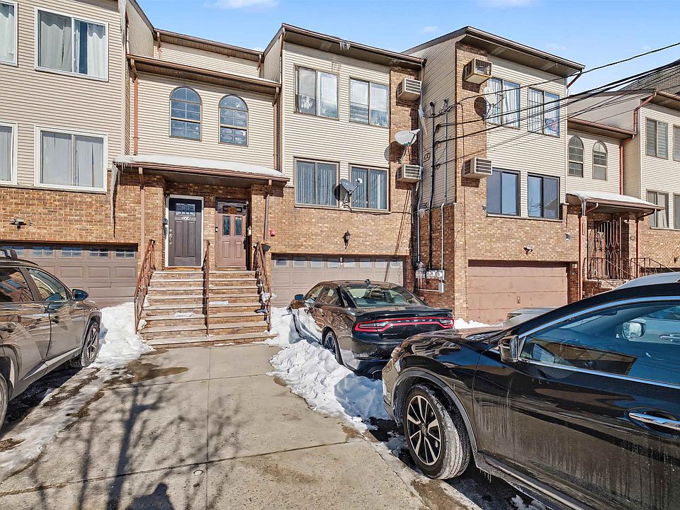 1st image of 222 Roosevelt St