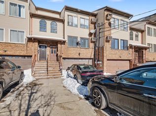 222 Roosevelt St, Union City, NJ 07087