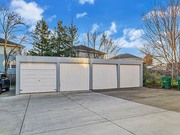 3rd image of 6927 Macarthur Blvd #7