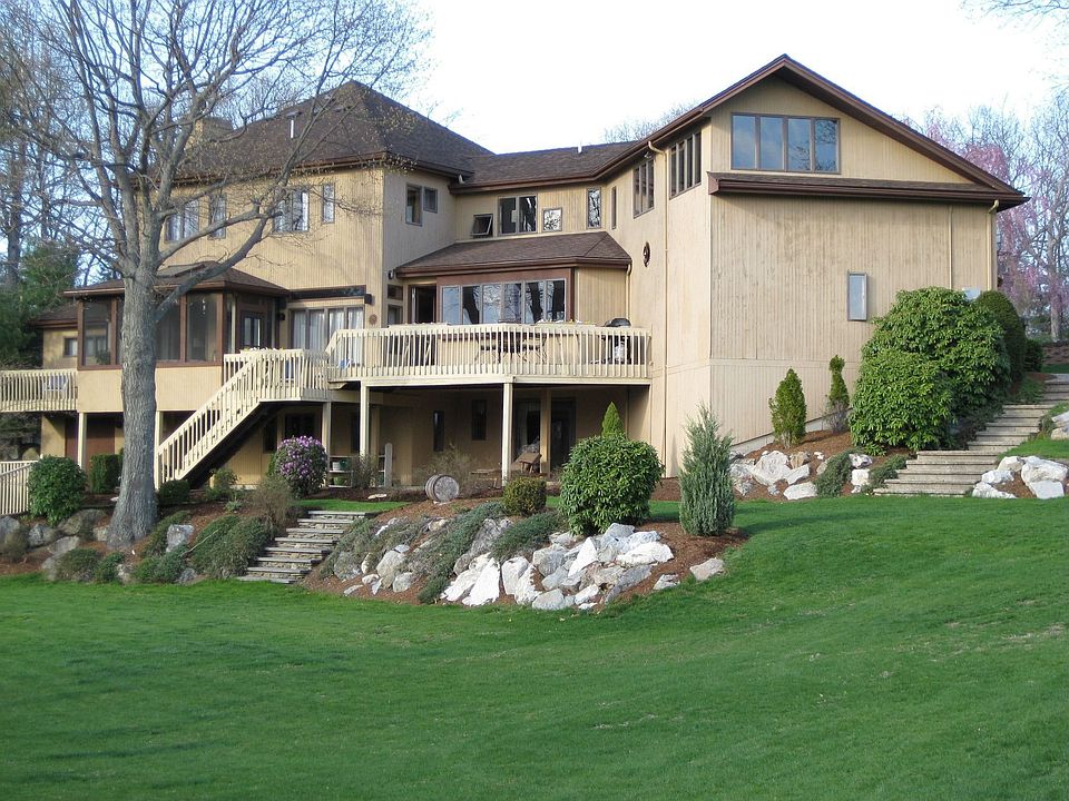 2nd image of 14 Tedford Ln