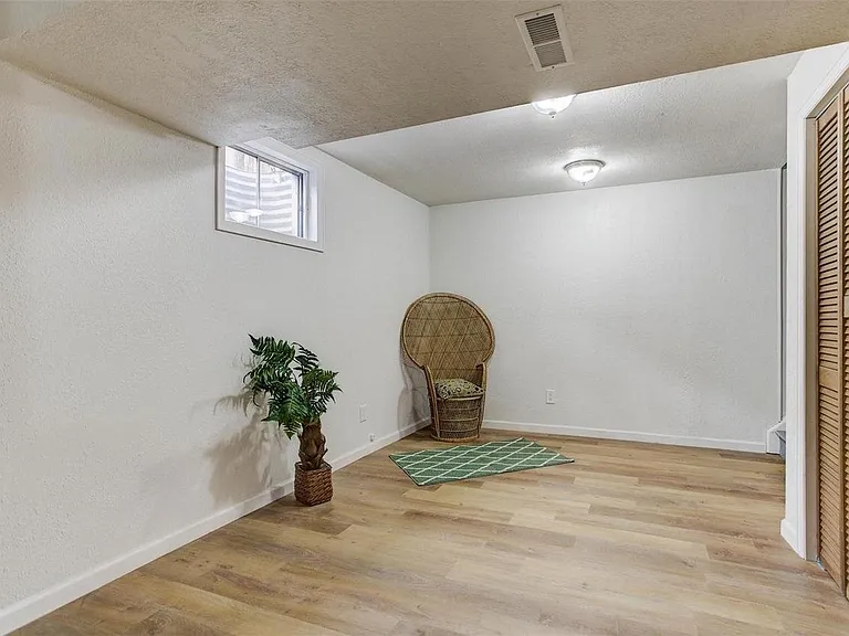 11761 Lincoln St — Photo 19