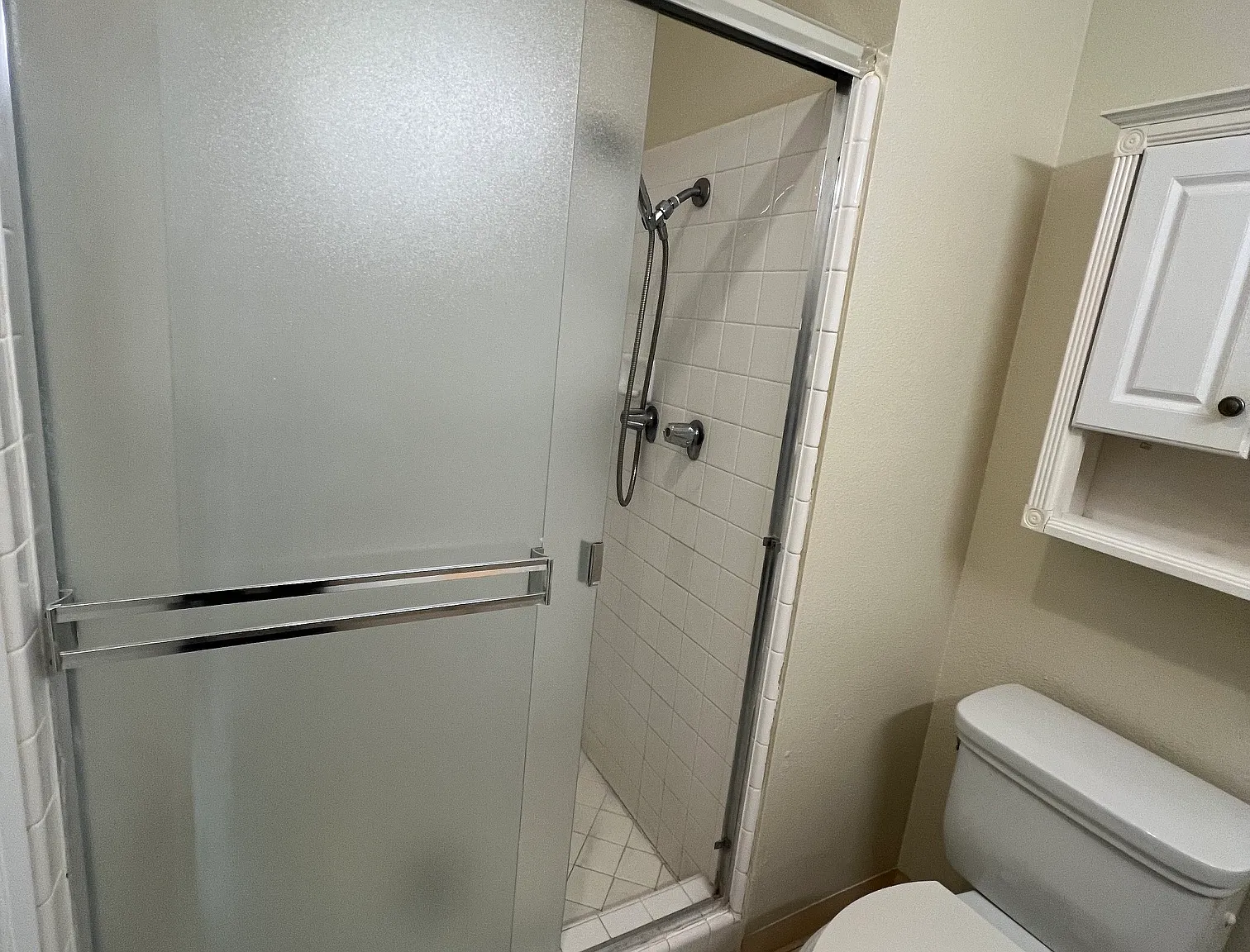 2 bed, 992 sqft, $3,200 — Photo 4