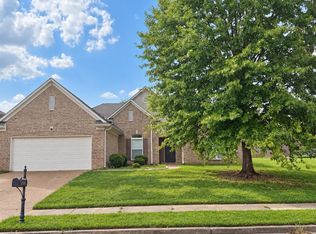 5929 Richard Place Dr, Horn Lake, MS 38637
