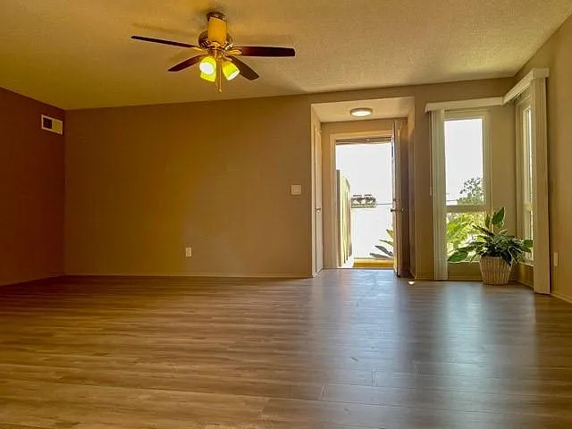 15641 Tustin Village Way — Photo 4