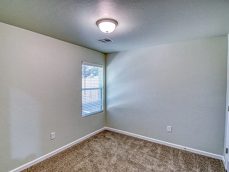 2713 Clifton Ter — Photo 19