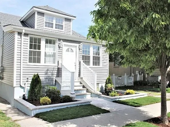 733 Irving Place image 1 of 9