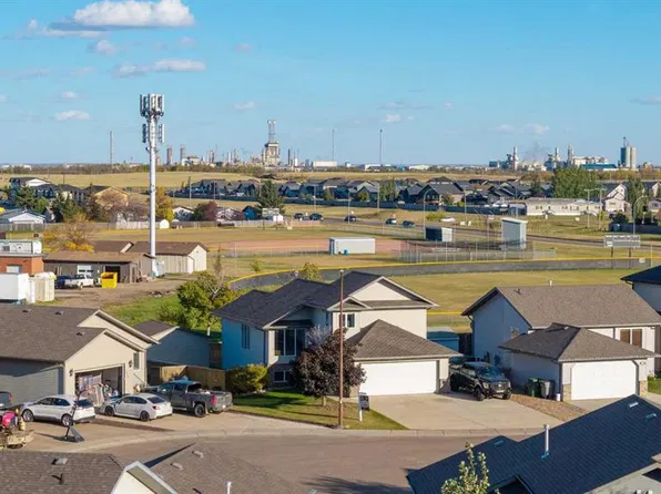 3711 W 45 Avenue Close, Lloydminster, SK S9V 2E8