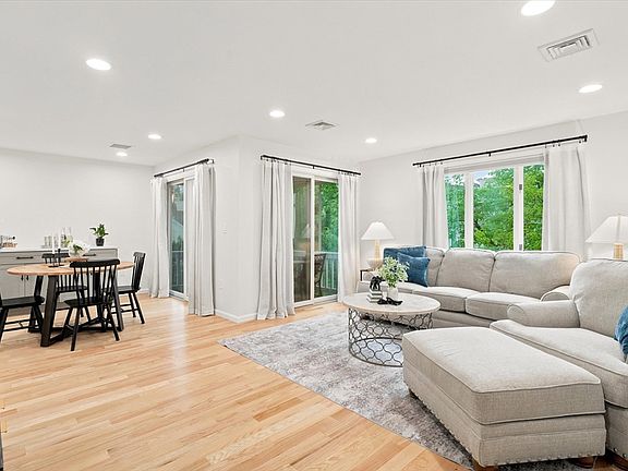 4th image of 37 Constitution Ln #39