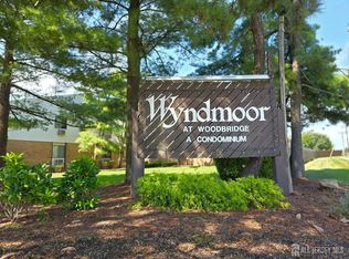 704 Cricket Ln, Woodbridge, NJ 07095