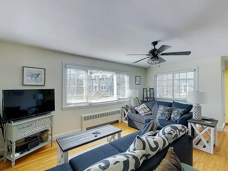9 Hillside Ave — Photo 2