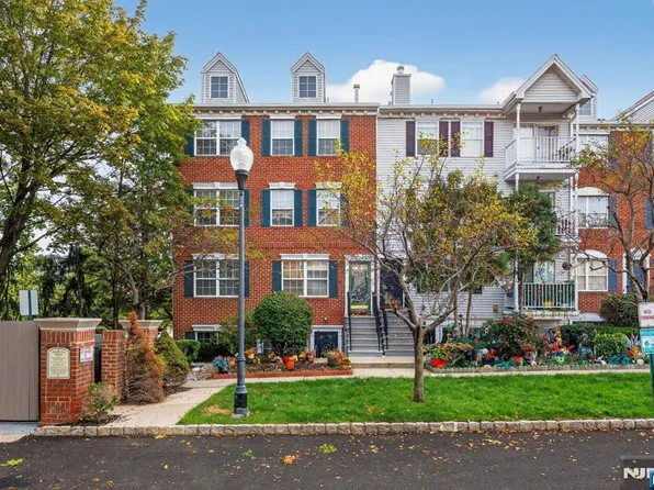 42 Vaughan Dr, Newark, NJ 07103