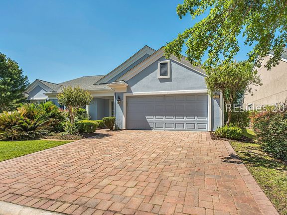 3rd image of 25 Columbus Cir
