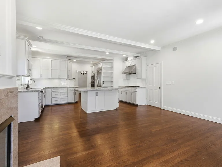 1506 Vancouver Ave — Photo 15