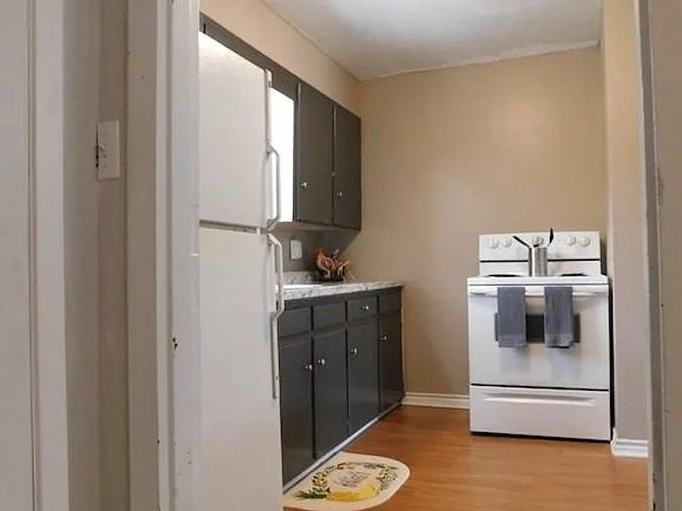 731 W Walnut St — Photo 11