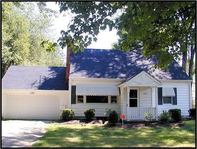 121 Hickory Rd — Photo 2