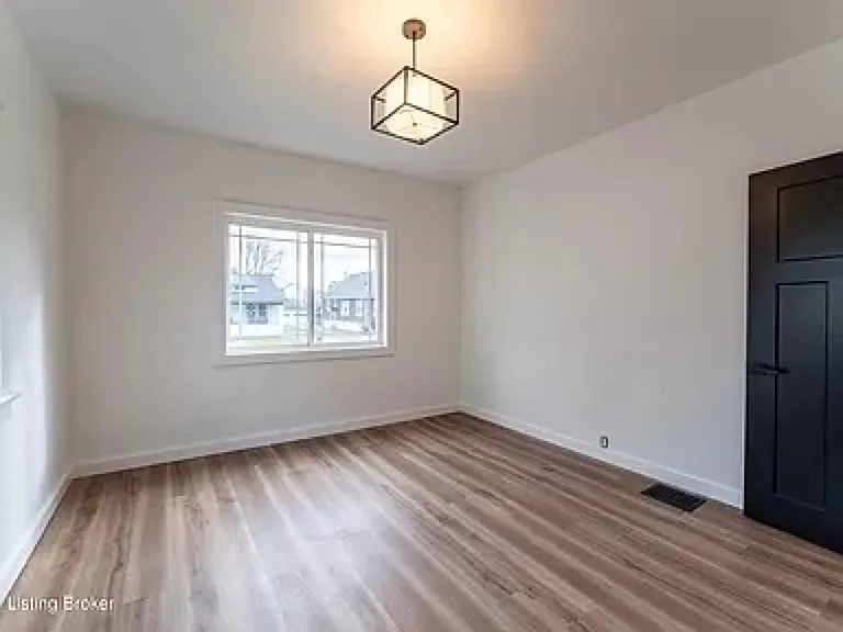 2145 Gladstone Ave — Photo 22