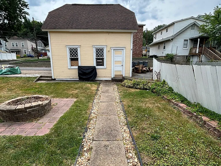 930 Ridge Ave — Photo 37