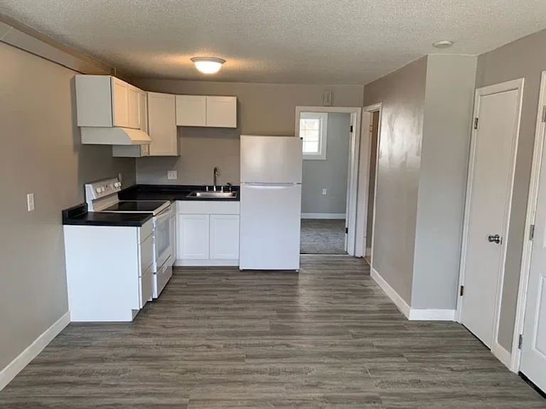 102 2nd Ave SW — Photo 2