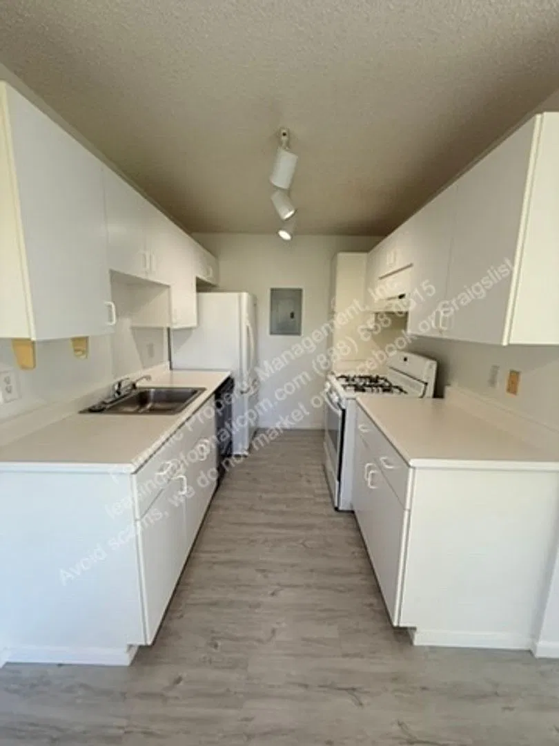 2 bed, 1.5 bath, 717 sqft, $2,795 — Photo 4