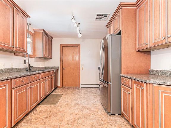 5th image of 91 Torrington Dr