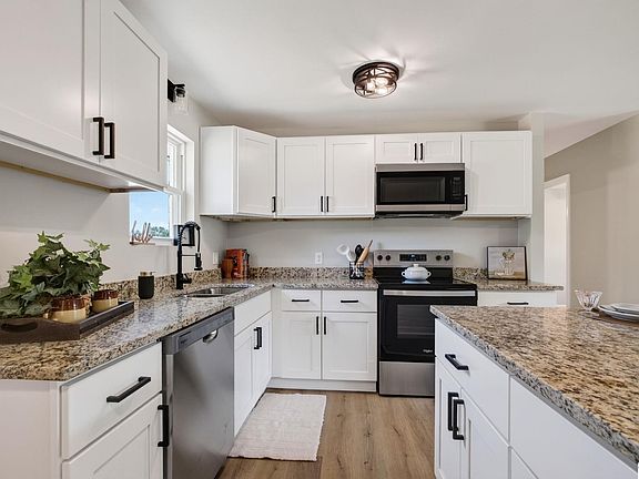 5th image of 107 Coker St