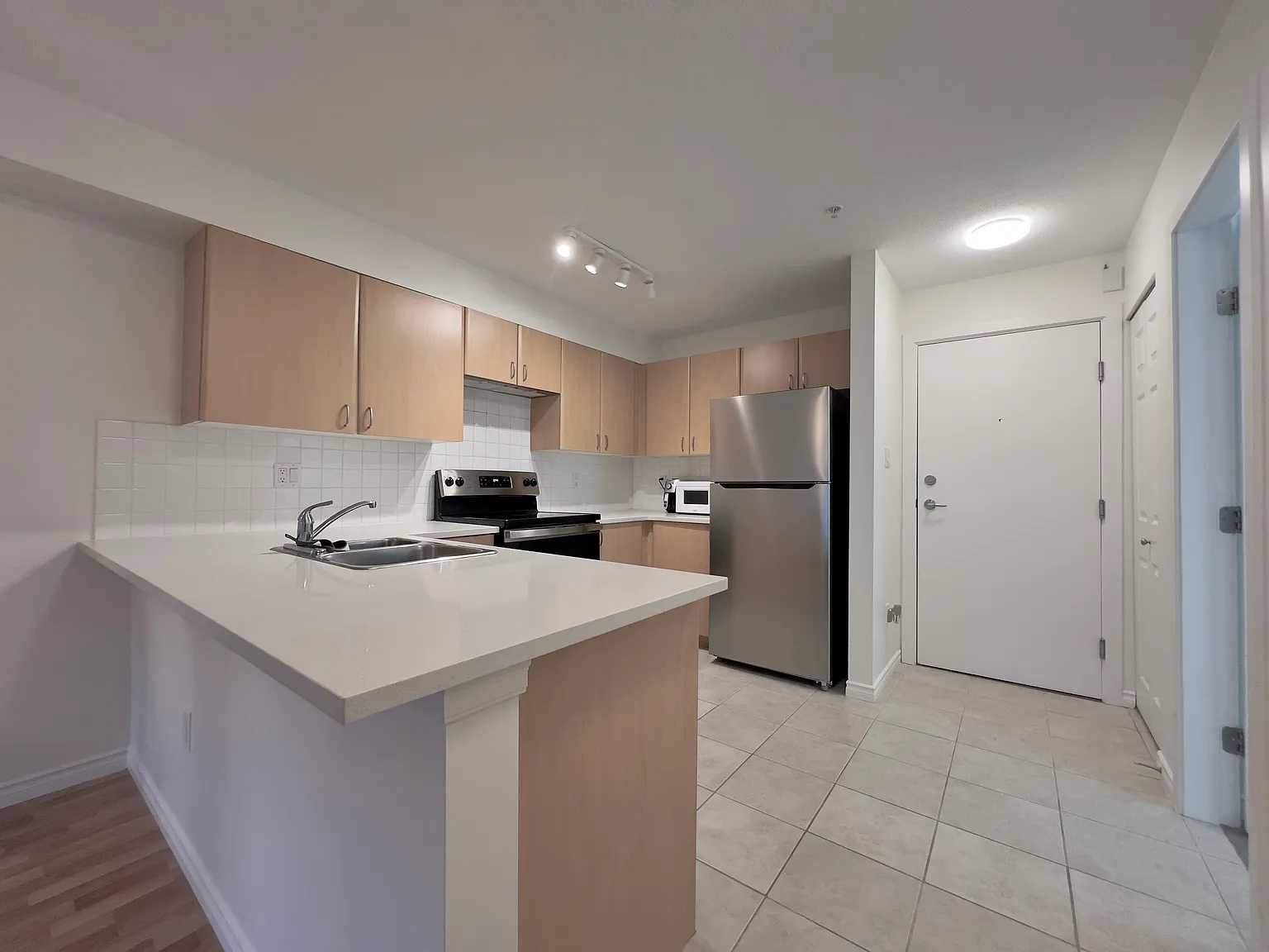 1 bed, 558 sqft, $1,700 — Photo 3