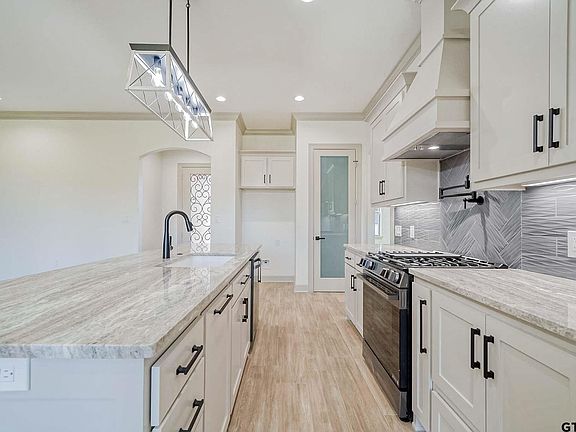 5th image of 3906 French Dr
