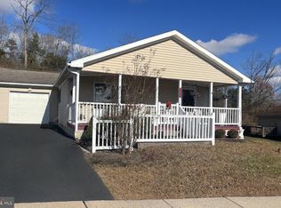 66 Random Rd, Douglassville, PA 19518