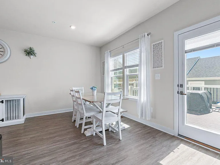 6247 Islington St — Photo 19