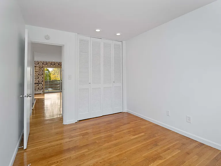 2821 Griffiths Ave — Photo 11
