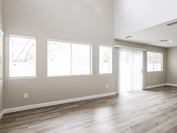 4th image of 10445 Mihela Ave