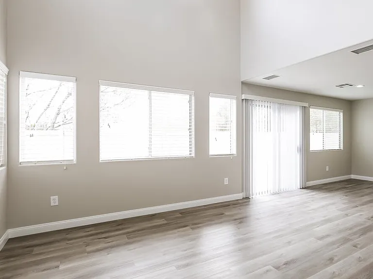 10445 Mihela Ave — Photo 4