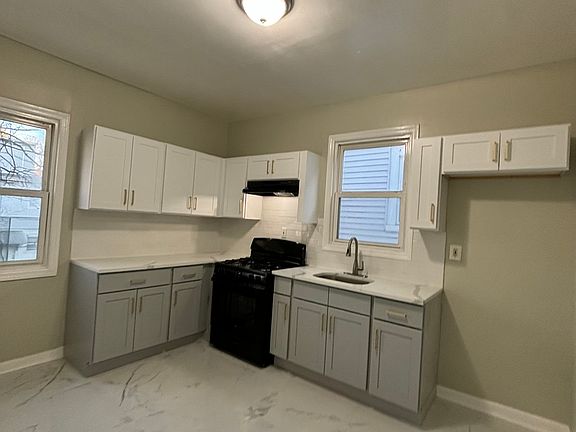 3rd image of 139 N 12th St Floor 1