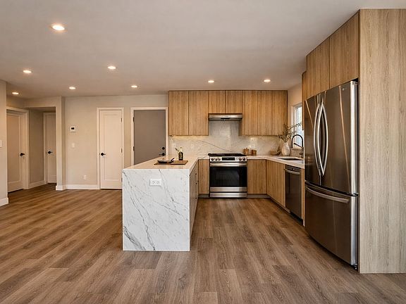 3rd image of 1427 N Vista St #1