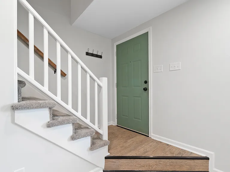 945 Captains Ct — Photo 11