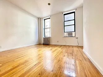 Rented by HOLTON REAL ESTATE INC.